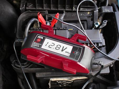 APA Mikroprozessor Lithium Batterie-Ladegerät 6/12V 5A 