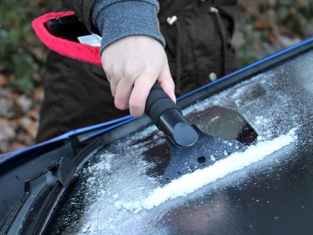 APA Eiskratzer mit Mikrofaser Scheibenreiniger 