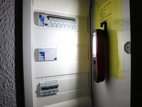 Eufab COB Akku Werkstattleuchte mit Ladestation 